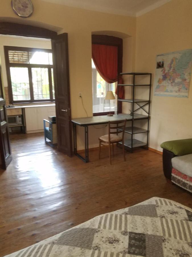 Apartament Уиут Ниниа Сад Tbilisi Zewnętrze zdjęcie