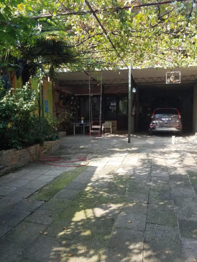 Apartament Уиут Ниниа Сад Tbilisi Zewnętrze zdjęcie